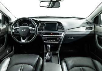 Подержанный автомобиль Hyundai Sonata 2019 года (13 фото)