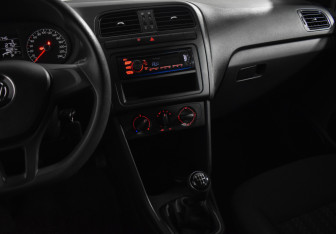 Подержанный автомобиль Volkswagen Polo Sedan 2017 года (17 фото)
