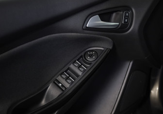 Подержанный автомобиль Ford Focus Sedan 2017 года (14 фото)