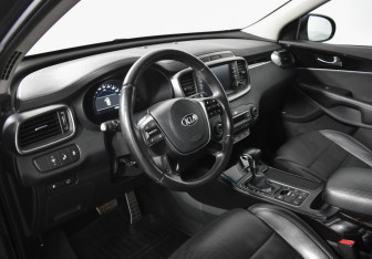 Подержанный автомобиль Kia Sorento 2018 года (9 фото)