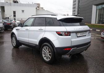 Подержанный автомобиль Land Rover Range Rover Evoque 2015 года (6 фото)