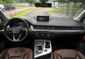 Подержанный автомобиль Audi Q7 2016 года (13 фото)