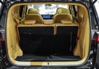 Подержанный автомобиль Voyah Dream 2023 года (40 фото)