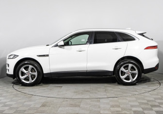 Подержанный автомобиль Jaguar F-Pace 2017 года (8 фото)