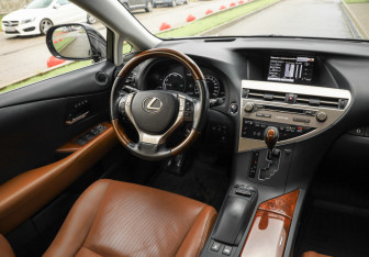Подержанный автомобиль Lexus RX 2014 года (12 фото)