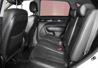 Подержанный автомобиль Kia Sorento 2017 года (20 фото)