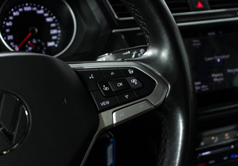 Подержанный автомобиль Volkswagen Tiguan 2021 года (18 фото)
