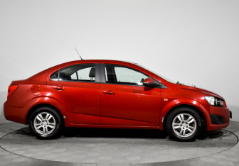 Подержанный автомобиль Chevrolet Aveo Sedan 2012 года (4 фото)