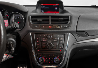 Подержанный автомобиль Opel Mokka 2013 года (16 фото)