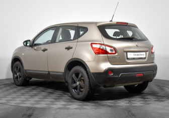 Подержанный автомобиль Nissan Qashqai 2013 года (7 фото)