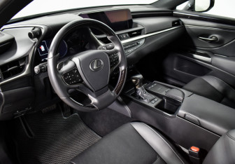 Подержанный автомобиль Lexus ES 2021 года (9 фото)