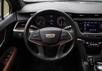 Подержанный автомобиль Cadillac XT5 2021 года (9 фото)