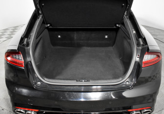 Подержанный автомобиль Kia Stinger 2018 года (23 фото)