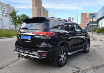 Подержанный автомобиль Toyota Fortuner 2019 года (4 фото)