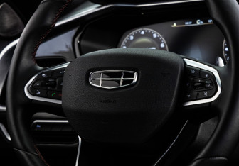 Подержанный автомобиль Geely Tugella 2024 года (13 фото)