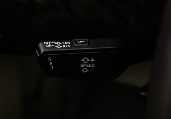 Подержанный автомобиль Audi Q7 2015 года (22 фото)