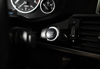 Подержанный автомобиль BMW X4 2015 года (19 фото)