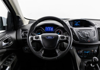 Подержанный автомобиль Ford Kuga 2013 года (13 фото)