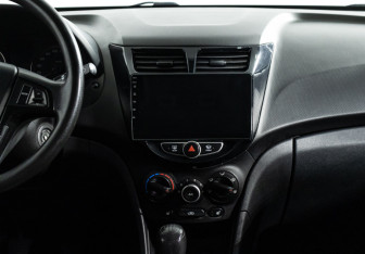 Подержанный автомобиль Hyundai Solaris Sedan 2011 года (14 фото)