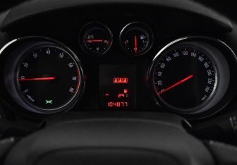 Подержанный автомобиль Opel Mokka 2014 года (17 фото)