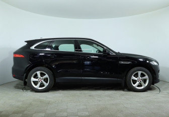 Подержанный автомобиль Jaguar F-Pace 2017 года (4 фото)