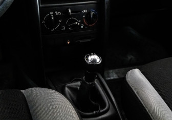Подержанный автомобиль Peugeot 207 Hatchback 2008 года (12 фото)
