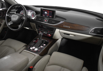 Подержанный автомобиль Audi A6 Sedan 2015 года (10 фото)