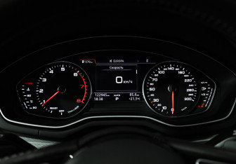 Подержанный автомобиль Audi A4 Sedan 2015 года (12 фото)