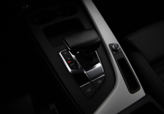 Подержанный автомобиль Audi A4 Sedan 2021 года (15 фото)