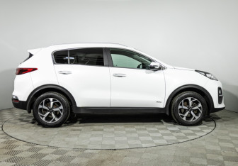 Подержанный автомобиль Kia Sportage 2021 года (4 фото)