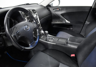Подержанный автомобиль Lexus IS Sedan 2008 года (9 фото)