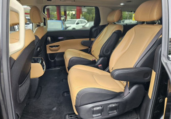 Подержанный автомобиль Kia Carnival 2020 года (9 фото)