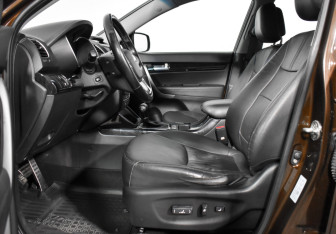 Подержанный автомобиль Kia Sorento 2015 года (12 фото)