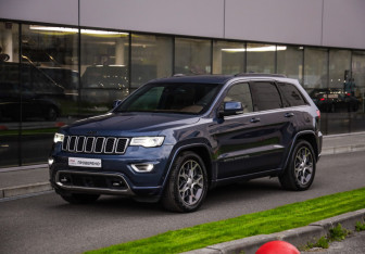 Подержанный автомобиль Jeep Grand Cherokee 2021 года (3 фото)