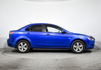 Подержанный автомобиль Mitsubishi Lancer Sedan 2010 года (4 фото)