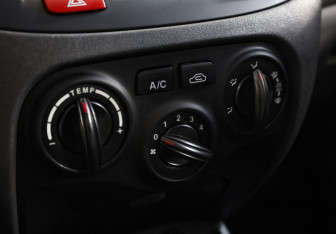 Подержанный автомобиль Kia Rio Hatchback 2009 года (15 фото)