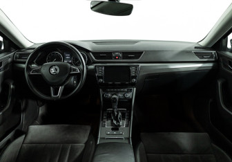 Подержанный автомобиль Skoda Superb Liftback 2017 года (13 фото)