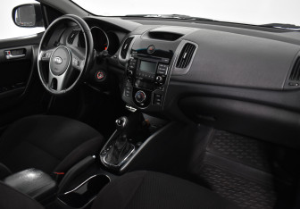 Подержанный автомобиль Kia Cerato Coupe 2011 года (10 фото)