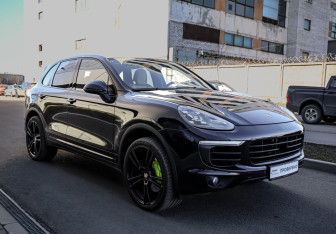 Подержанный автомобиль Porsche Cayenne 2015 года (3 фото)