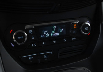 Подержанный автомобиль Ford Kuga 2016 года (15 фото)