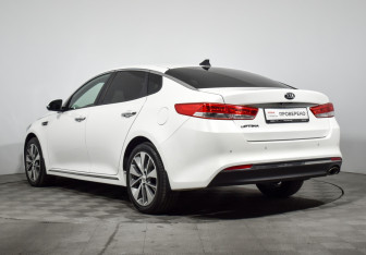 Подержанный автомобиль Kia Optima Sedan 2017 года (7 фото)