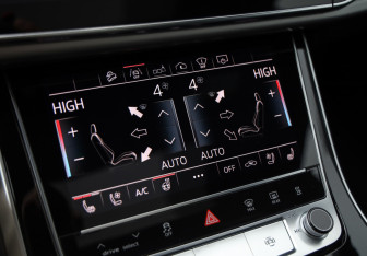 Подержанный автомобиль Audi Q8 2019 года (21 фото)