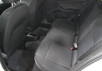 Подержанный автомобиль Skoda Rapid Liftback 2017 года (11 фото)