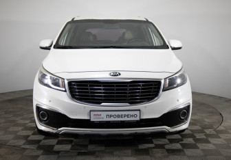 Подержанный автомобиль Kia Carnival 2016 года (2 фото)
