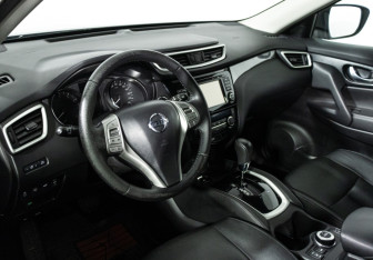 Подержанный автомобиль Nissan X-Trail 2017 года (11 фото)