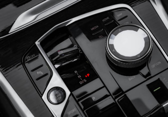 Подержанный автомобиль BMW X6 2024 года (21 фото)