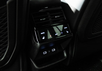 Подержанный автомобиль Geely Monjaro 2023 года (22 фото)