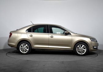Подержанный автомобиль Skoda Rapid Liftback 2019 года (4 фото)