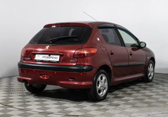 Подержанный автомобиль Peugeot 206 Hatchback 2004 года (5 фото)