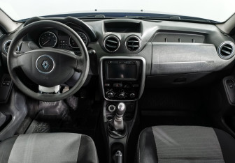 Подержанный автомобиль Renault Duster 2014 года (14 фото)